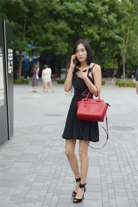 3A街拍兩個小姐姐各有千秋，真想一親芳澤