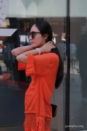 美女的配合，是街拍非常重要的因素之一！