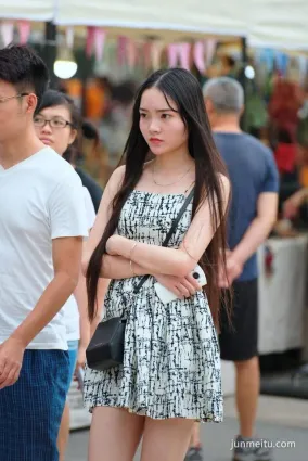 街拍美女這麼漂亮的女朋友，要我怎麼也不會惹她生氣！