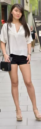 高挑熱褲修長雙腿氣質女郎