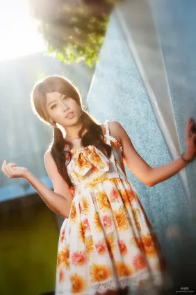 台灣美女林真亦YUNA《陽光街拍》圖片合集