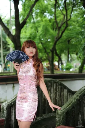 台灣妹子棠棠《林家花園古典旗袍外拍》寫真集