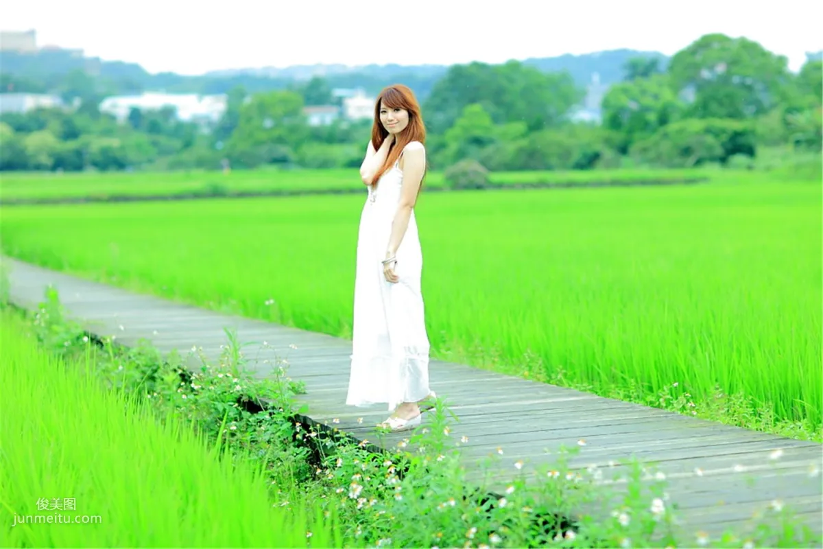 台湾正妹小静《农场初夏田园风光》唯美白裙系列 写真集3