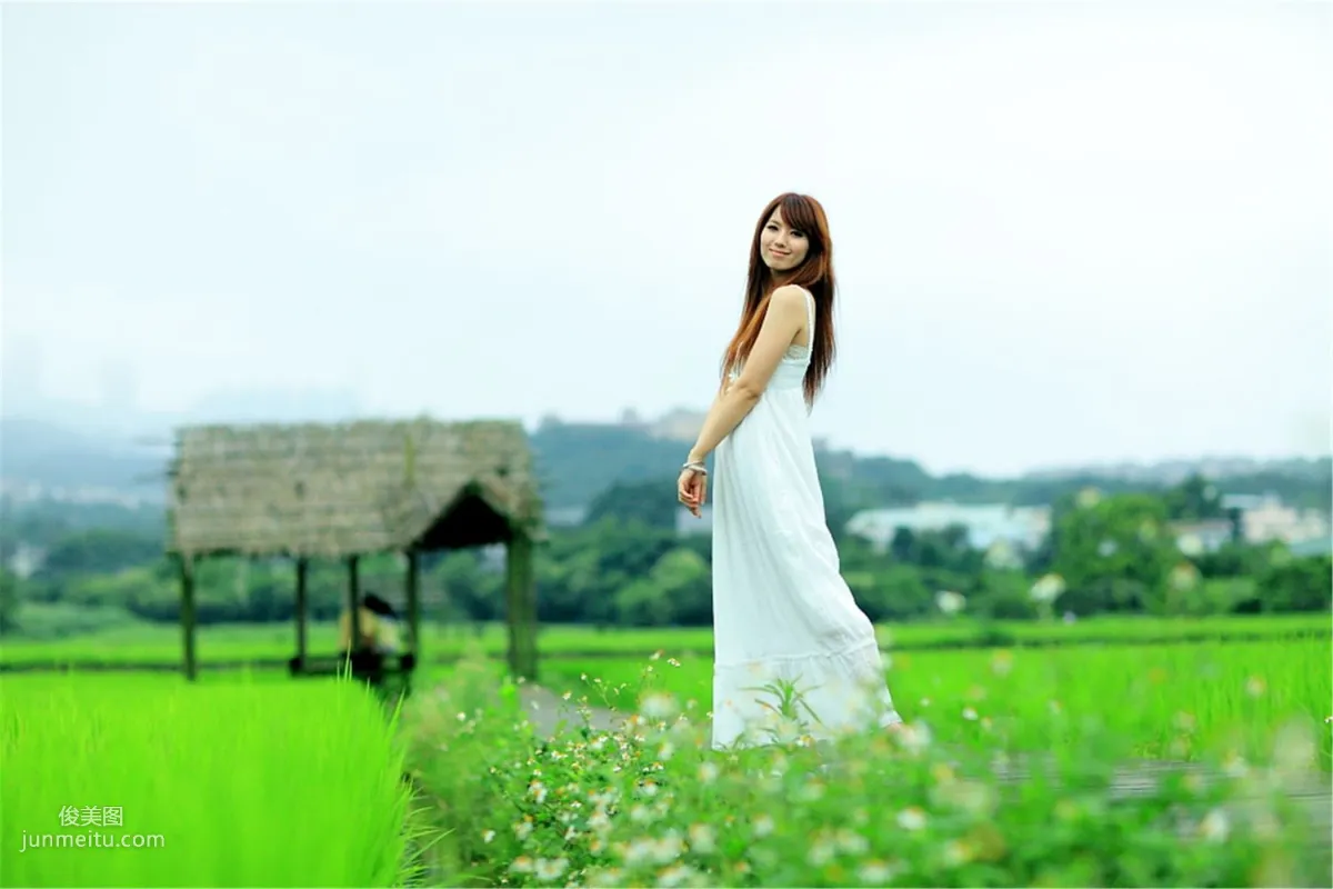 台湾正妹小静《农场初夏田园风光》唯美白裙系列 写真集119