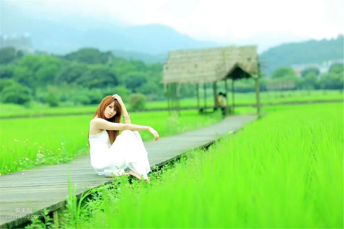 台湾正妹小静《农场初夏田园风光》唯美白裙系列 写真集5