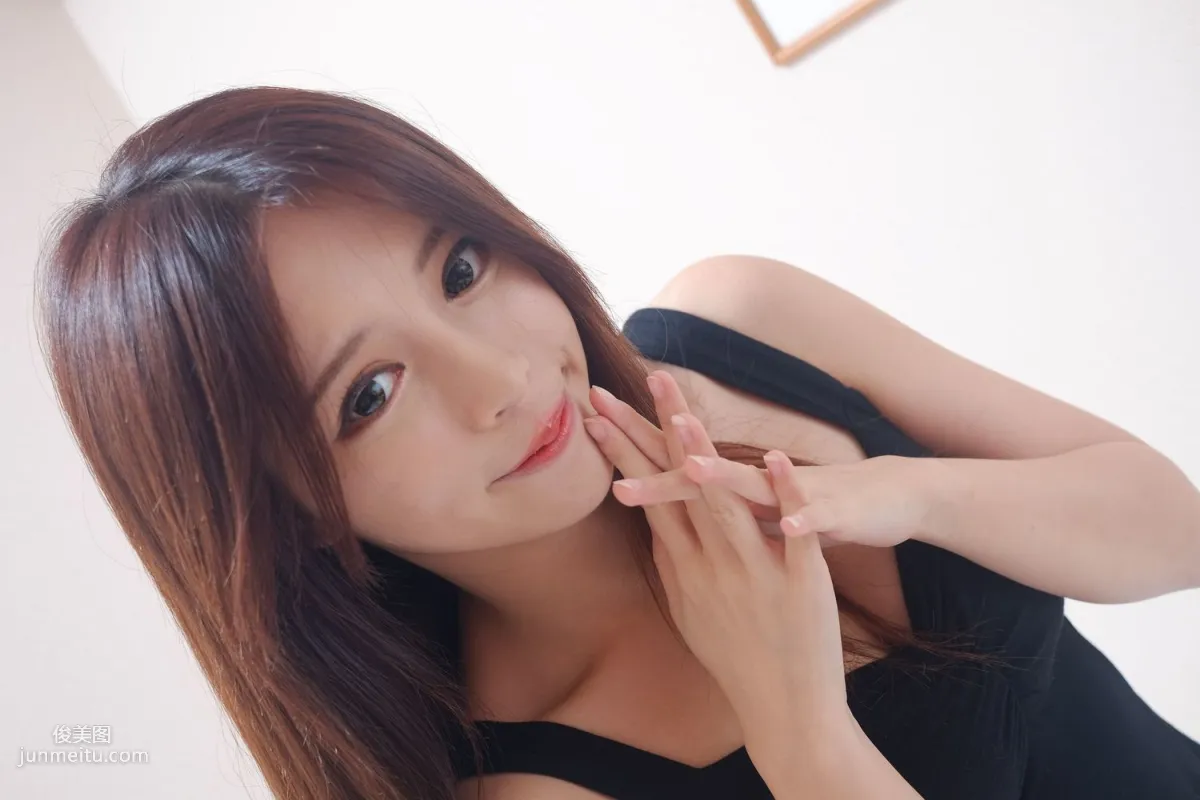 网红嫩模张齐郡JULIE《甜美吊带女神》写真集1