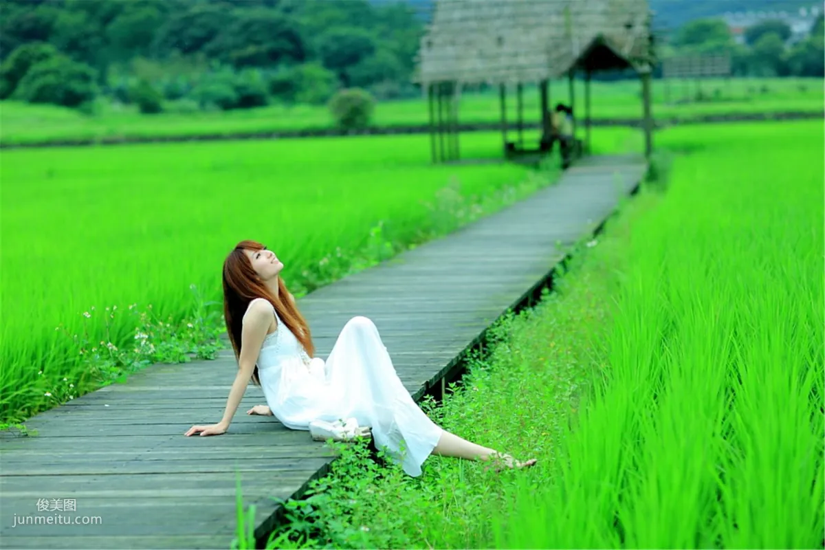 台湾正妹小静《农场初夏田园风光》唯美白裙系列 写真集10