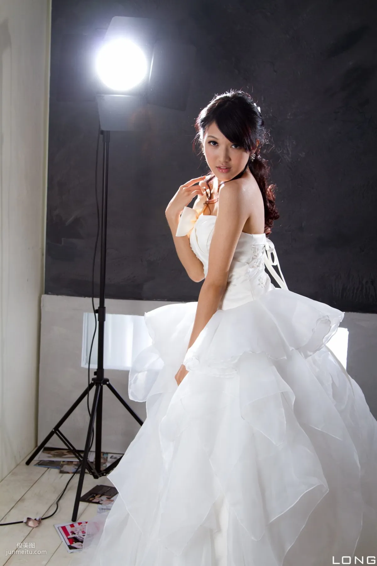 台湾美女模特陈玮廷Jill《婚紗之白》写真集2