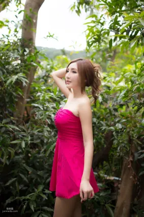 Syuan趙芸《極品粉嫩紅裙女神》寫真集