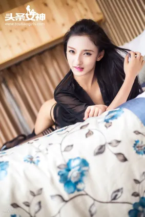 芃芃《薄紗私房露出》 [頭條女神] 寫真集