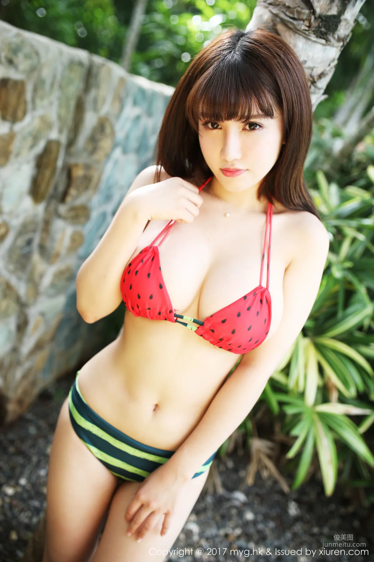 K8傲娇萌萌Vivian《泳池比基尼+性感睡衣系列》 [美媛馆MyGirl] Vol.265 写真集5