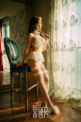 《白絲男人斬！巨乳蘿莉真空上陣化身調皮小女仆》 [果團Girlt]熊川紀信 No.005 寫真集