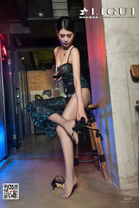 Model 溫蒂《優雅長裙+灰絲美腳》 [麗櫃Ligui] 寫真集