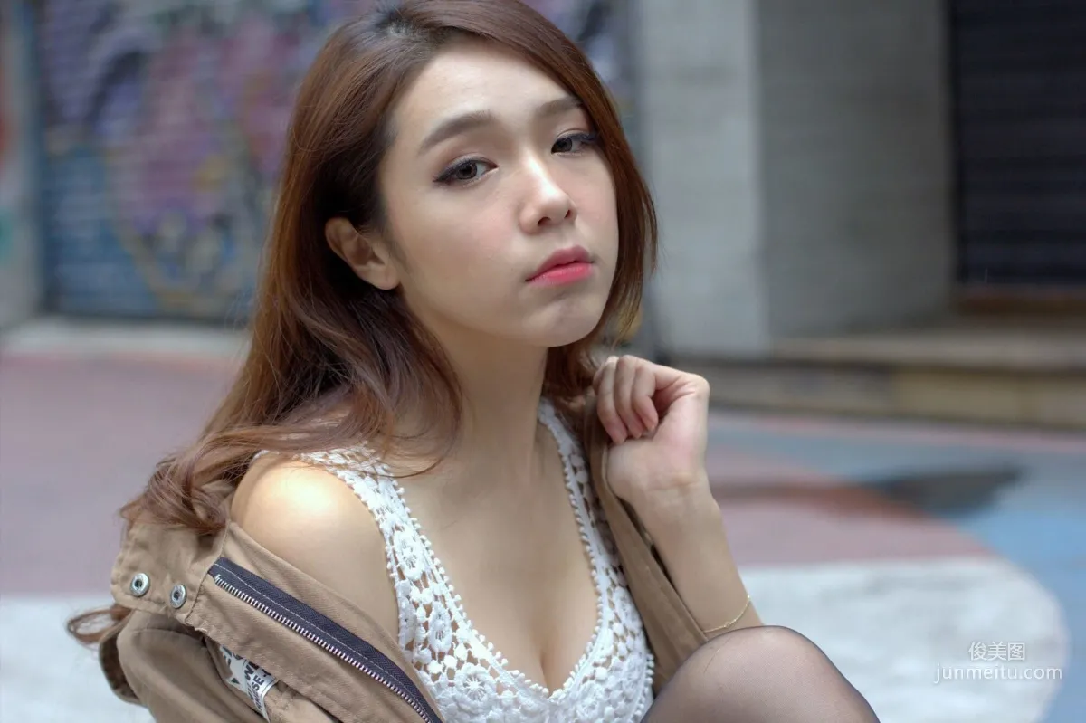 [台湾网红美女] Baby66 黑丝街拍 写真集1