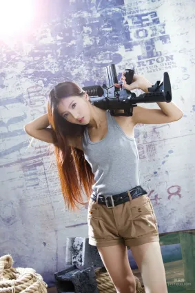 [台灣正妹] 薇安Vivian 琴棚軍警&海盜風棚拍 寫真集