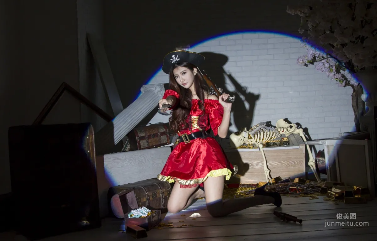 [台湾正妹] 薇安Vivian 琴棚軍警&海盜風棚拍 写真集11