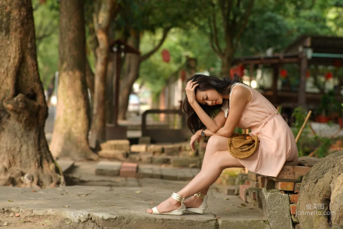 [台湾女神] 简嘉莹(小紫) 《光復新村～连衣裙+空姐装》 写真集18