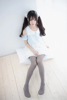 80D灰絲踩物 [森蘿财團] [X-054] 寫真集