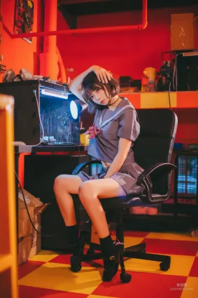 瘋貓ss《被囚禁的少女》 [蘿莉COS] 寫真集