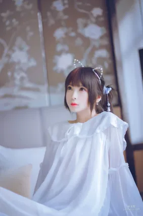 瘋貓ss《睡衣與浴室的水手服》 [蘿莉COS] 寫真集