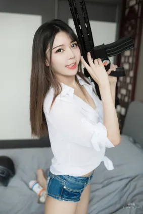 [風之領域] NO.102 吃雞美少女 寫真集