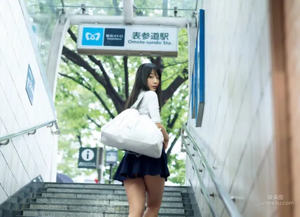 [FRIDAY] 川崎あや 《びれスト・「ジムでエッチな筋トレを」奇跡のボディライン スペシャル9カット！動畫付き》寫真