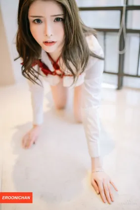 夏小秋秋秋《RED》  [EROONICHAN] 寫真集