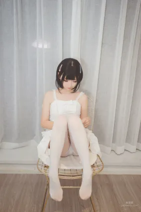 面餅仙兒 《白色空間》 [福利COSPLAY] 寫真集