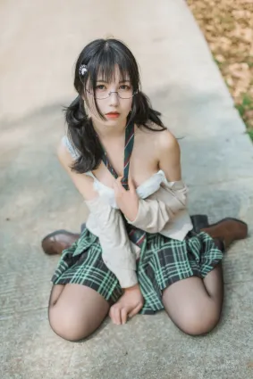 COSER小姐姐逐月su 《鄉間小路》 [COSPLAY美少女] 寫真集