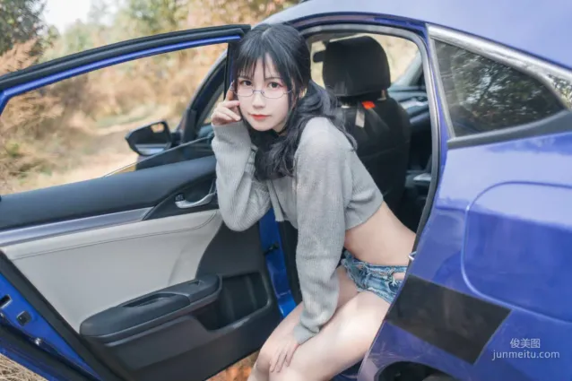逐月su《車内篇》  [COSPLAY美少女] 寫真集