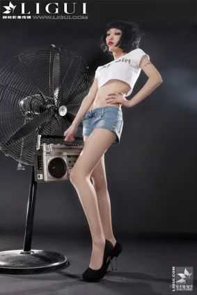 [麗櫃貴足LiGui] Model 文欣《時尚牛仔熱褲女郎》美腿絲足寫真圖片