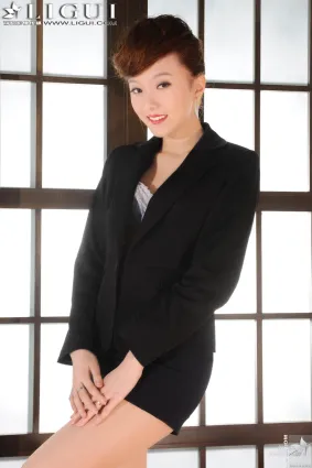 Model 桃子《OL肉絲襪美腿美足》 上下合集 [麗櫃LiGui] 美腿玉足寫真圖片