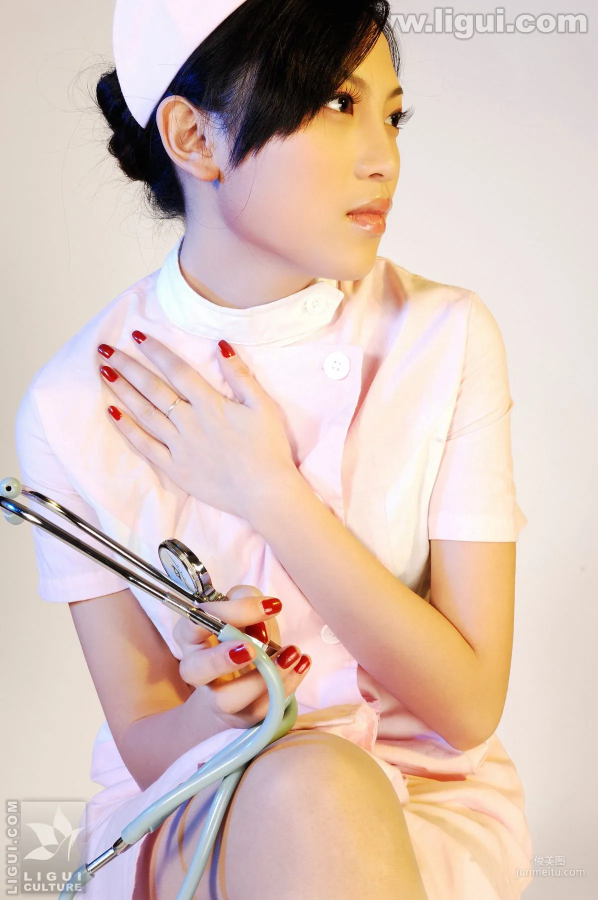 Model 左左《完美的护士情节》 [丽柜LiGui] 美腿玉足写真图片1