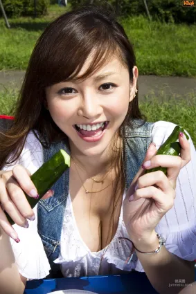 《夏に出逢ったあのコたち》 寫真集 [Bomb.TV] 2010年10月刊
