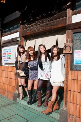 中村靜香/西田麻衣/鎌田奈津美/谷桃子《大衆欲情!銭湯へ行こう！》寫真集 [Bomb.TV] 2010年03月刊