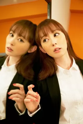秋山莉奈《オシリーナのプライベート》寫真集 [YS Web] Vol.556