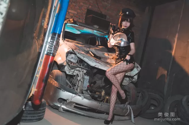 rioko涼涼子 《實習警察》 寫真集