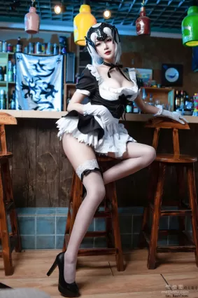 一米八的大梨子 《黑貞GK手辦女仆》 寫真集