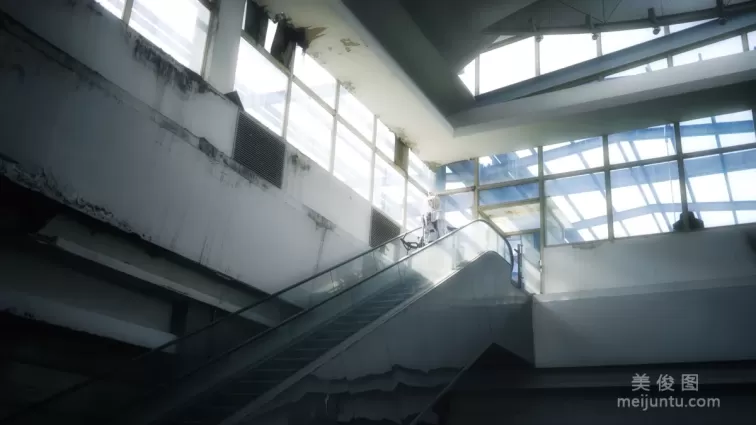 南桃Momoko 《白金常服》 寫真集