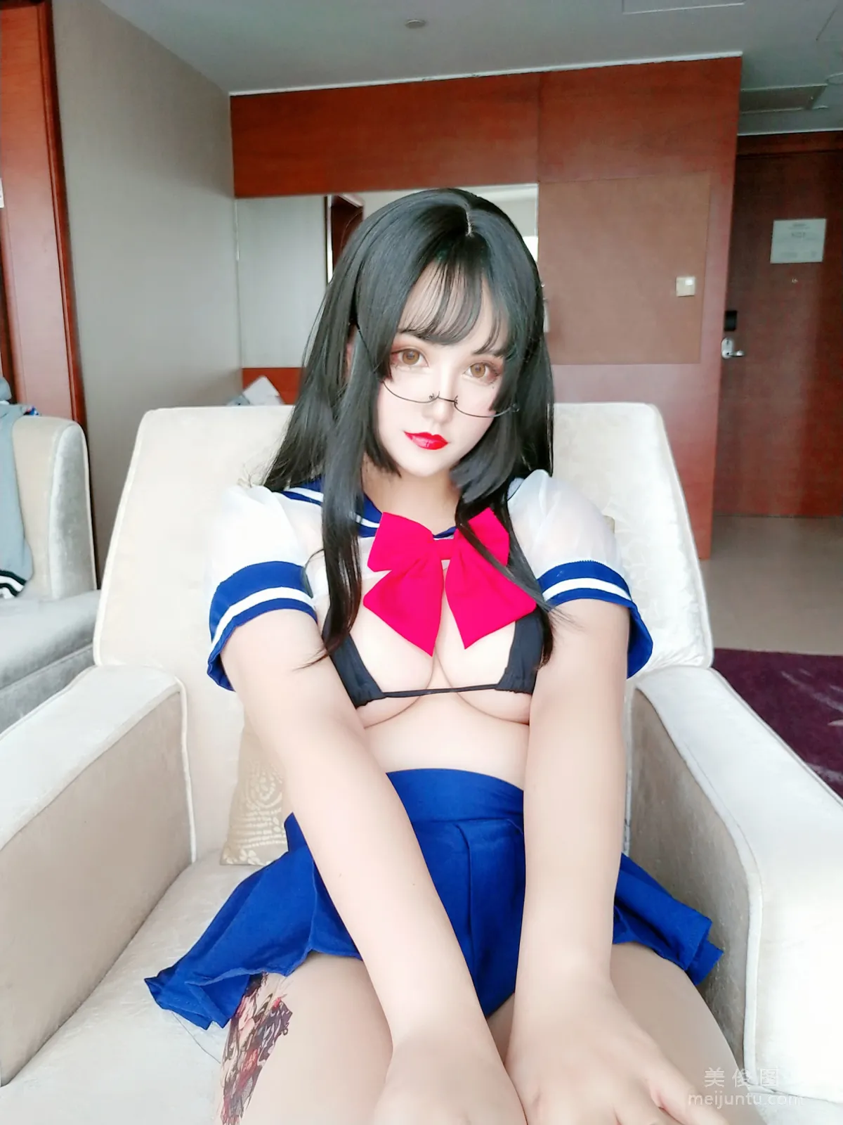 夏鸽鸽不想起床 《透明jk》 写真集1