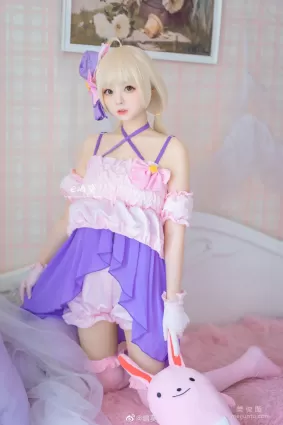 Coser嶋葵 《雙葉杏打歌服》 寫真集
