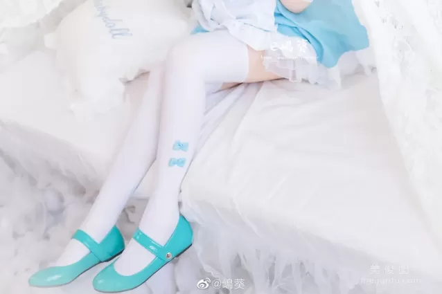 微博美女Coser嶋葵 《小天鵝女仆》 寫真集
