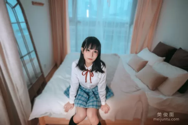 [網紅Coser] 逐月su 《女兒的朋友》 寫真集