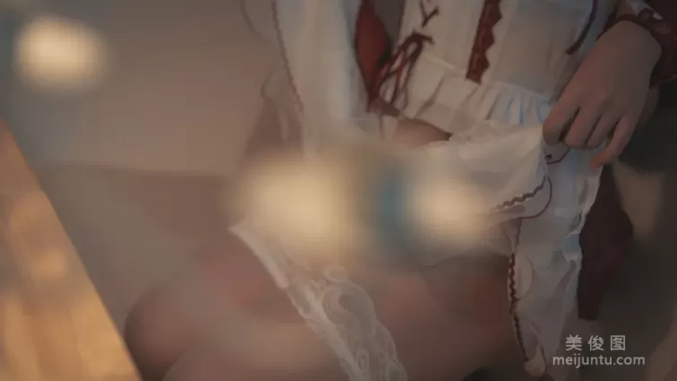 [網紅Coser] 逐月su 《小紅帽》 寫真集