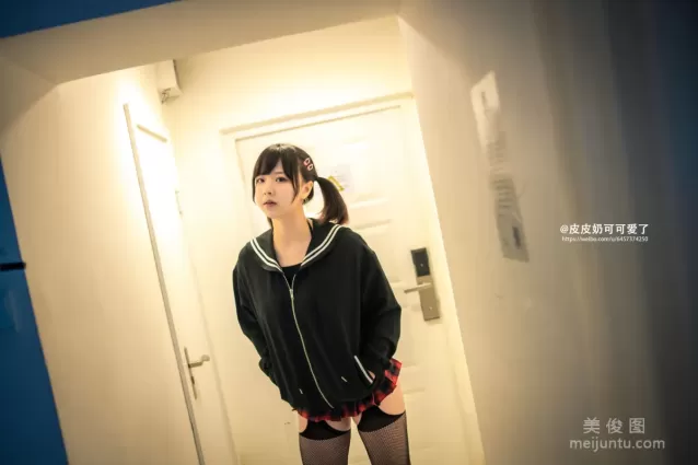 皮皮奶可可愛了啦 《黑網襪》 寫真集