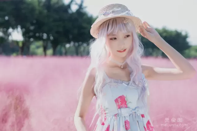 網紅美女西瓜 《粉草》 寫真集