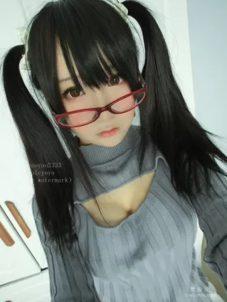 Coser搖搖樂yoyo 《黑絲美少女》 寫真集