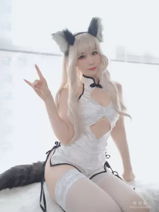 Coser美女白銀81 《小白狼》 寫真集