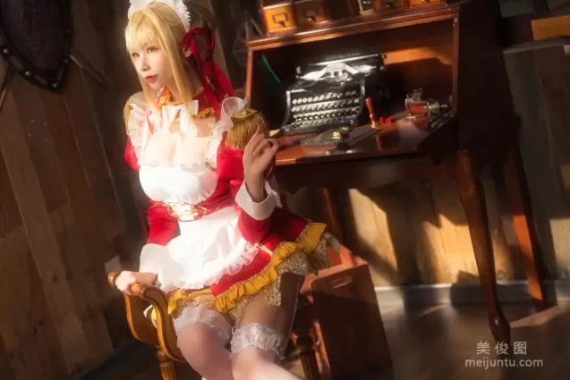[COS福利] 愛老師_PhD《尼祿YD女仆》 寫真集