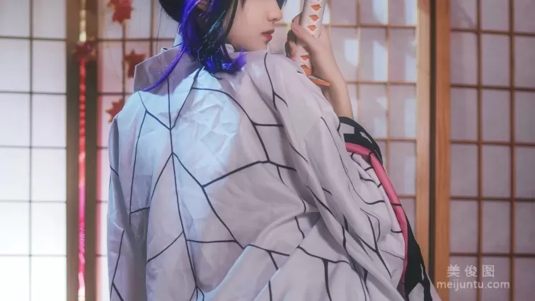 [COS福利] 動漫博主南桃Momoko 《蝴蝶忍隊服》寫真集